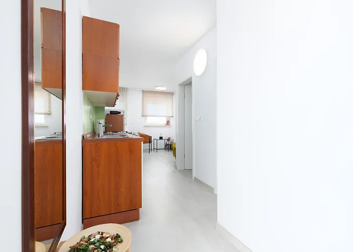 Maya With Sea View Διαμέρισμα Πόρετς