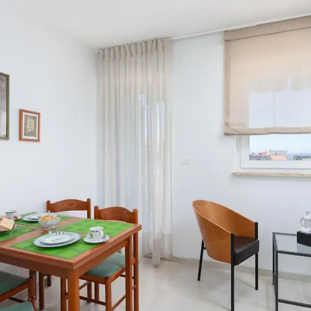 Maya With Sea View Apartment