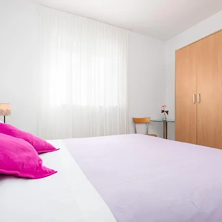 Maya With Sea View شقة *